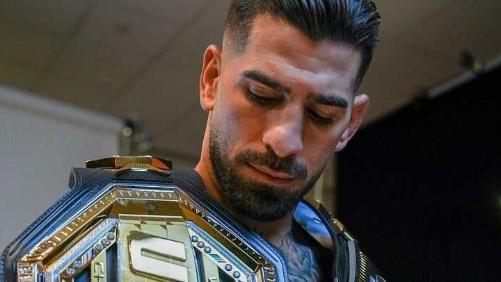 Илия Топурия впервые в карьере проиграл и лишился чемпионского пояса UFC