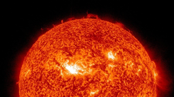 На Солнце возобновились сильные вспышки