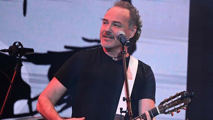 Путин наградил медалью "За труды в культуре и искусстве" певца Поддубного