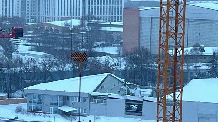 "Чудом удалось избежать жертв": Буянова рассказала об обвале крыши катка