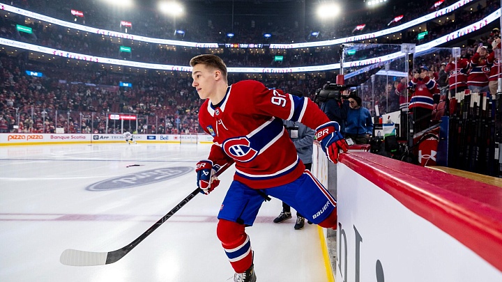 Демидов набрал два очка в матче НХЛ и вышел в лидеры гонки новичков