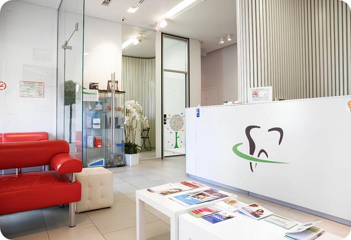 Центр Современной Стоматологии в г. Москве предлагает имплантацию зубов за один день